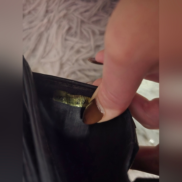 Chanel Compact Double Snap Black Caviar Wallet (GUC)(READ DESCRIPTION)(2005) - Picture 9 of 16